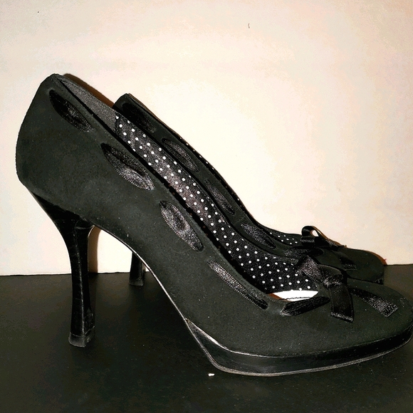 🖤EUC VNTG Adorable Black Suede Pumps w/ Ribbon Trim Size 8🖤 - Picture 3 of 16